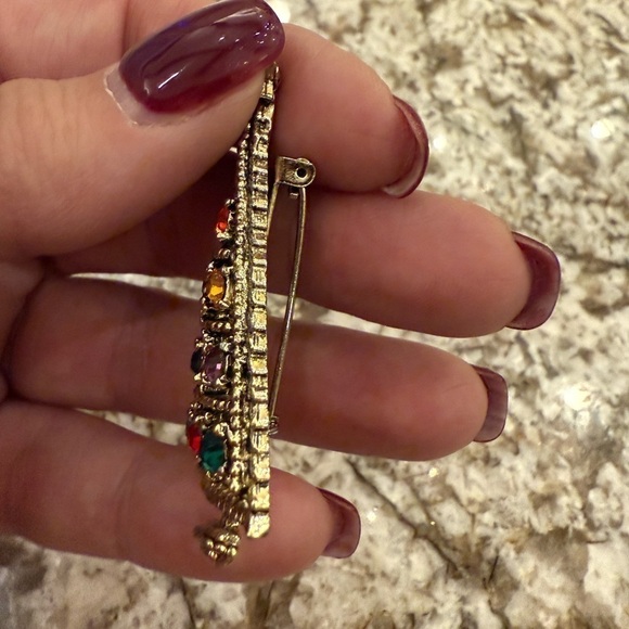 Vintage quality Christmas tree brooch adorned in shimmery stones - Picture 10 of 11